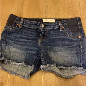 Gap maternity cut off shorts. Size 25